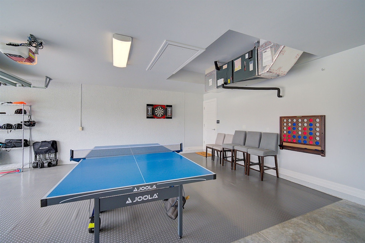 Family Fun-Relaxing Home w/heated Pool & Game Room