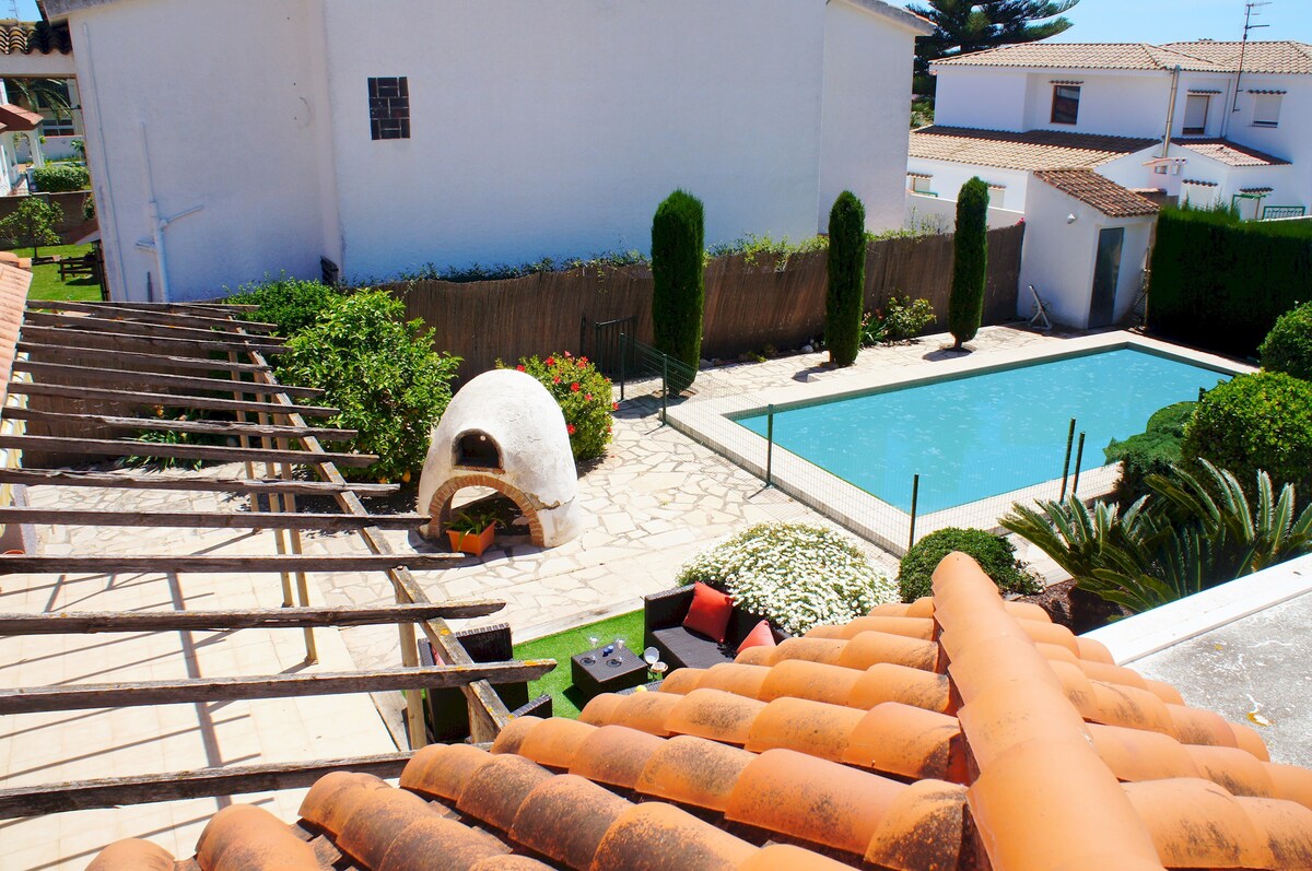 Villa Mario para 8 con piscina privada A/A y Wi-Fi