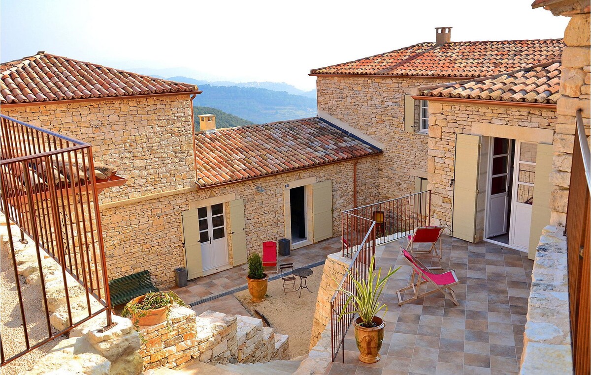 Stunning home in Issirac with WiFi