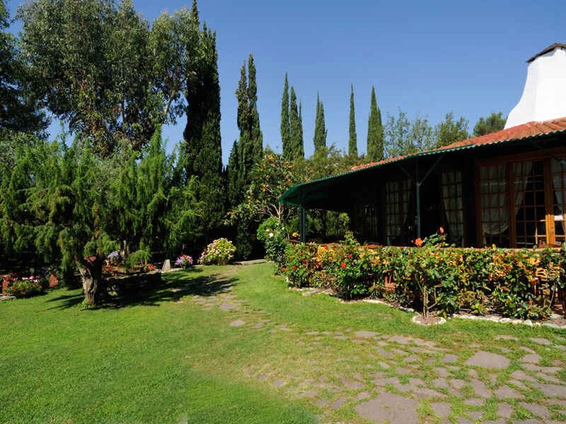 Bungalow with veranda, pool and air conditioning