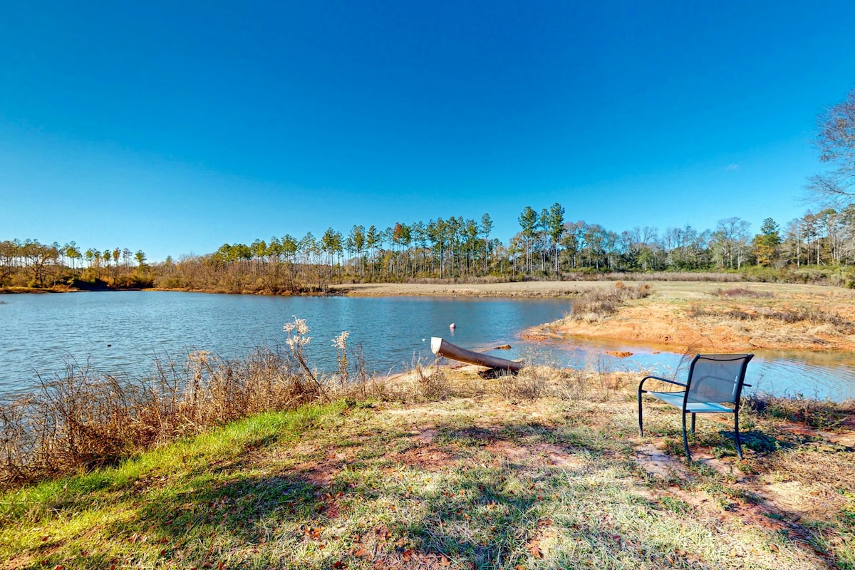 2BR rustic retreat with ponds, canoe, pool table