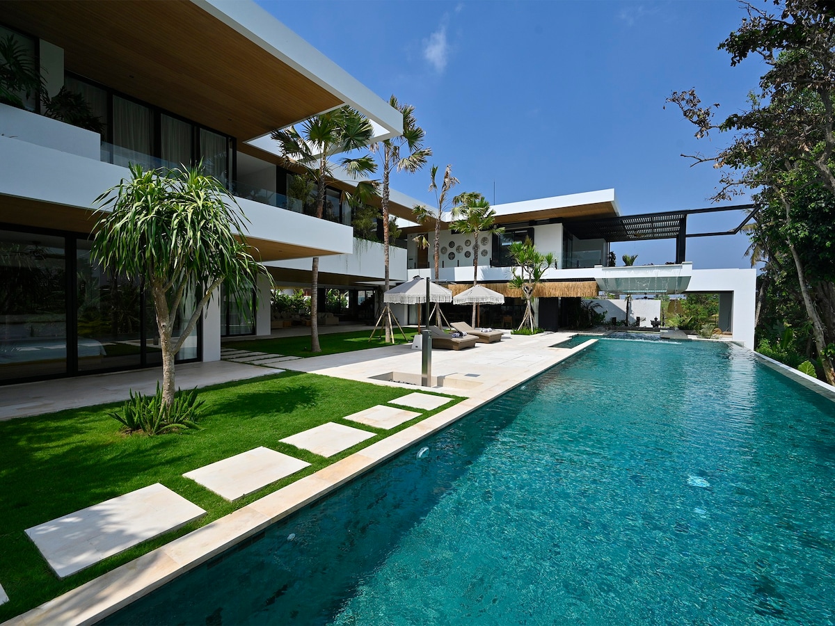 Tropical haven Villa Nica, 6BR, Canggu w/ chef