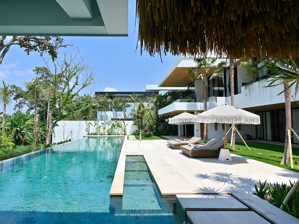 Tropical haven Villa Nica, 6BR, Canggu w/ chef