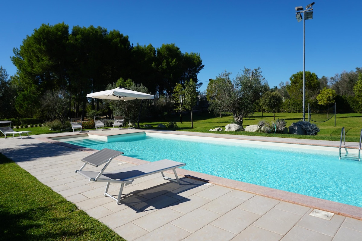 Sunny House Trilo with Pool - Happy.Rentals