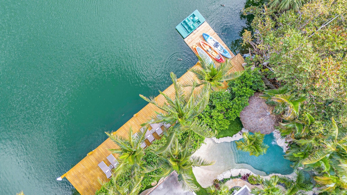 Heated pool | Tropical Surrounding | Castaway Key