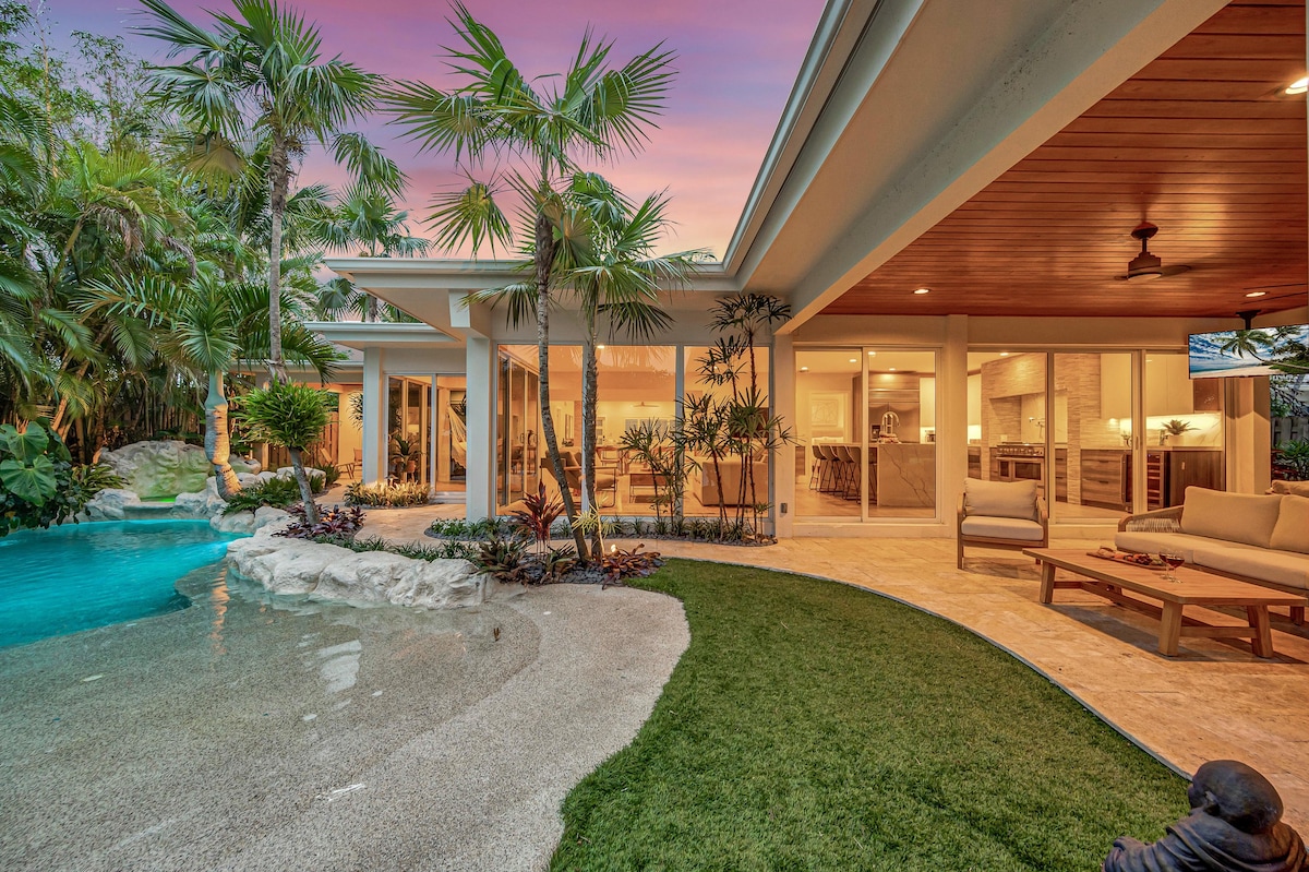 Heated pool | Tropical Surrounding | Castaway Key