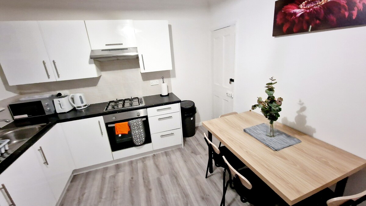 Beautiful 2-Bed House in Gillingham