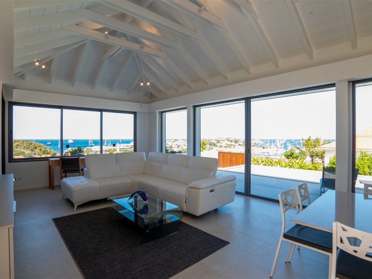 4 BDRM Villa w Sparkling Ocean Views