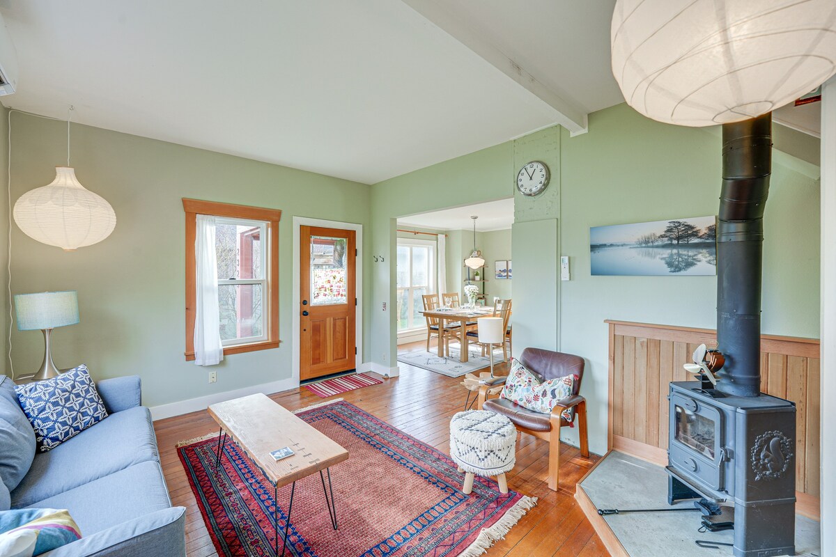 Bright Bellingham Home w/ Fire Pit: 1 Mi to Beach!