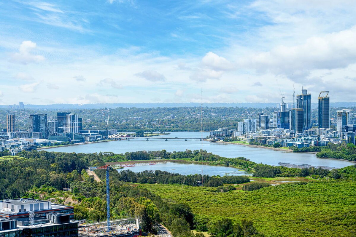 Modern Luxury on Lvl 31: Serene Olympic Park Views