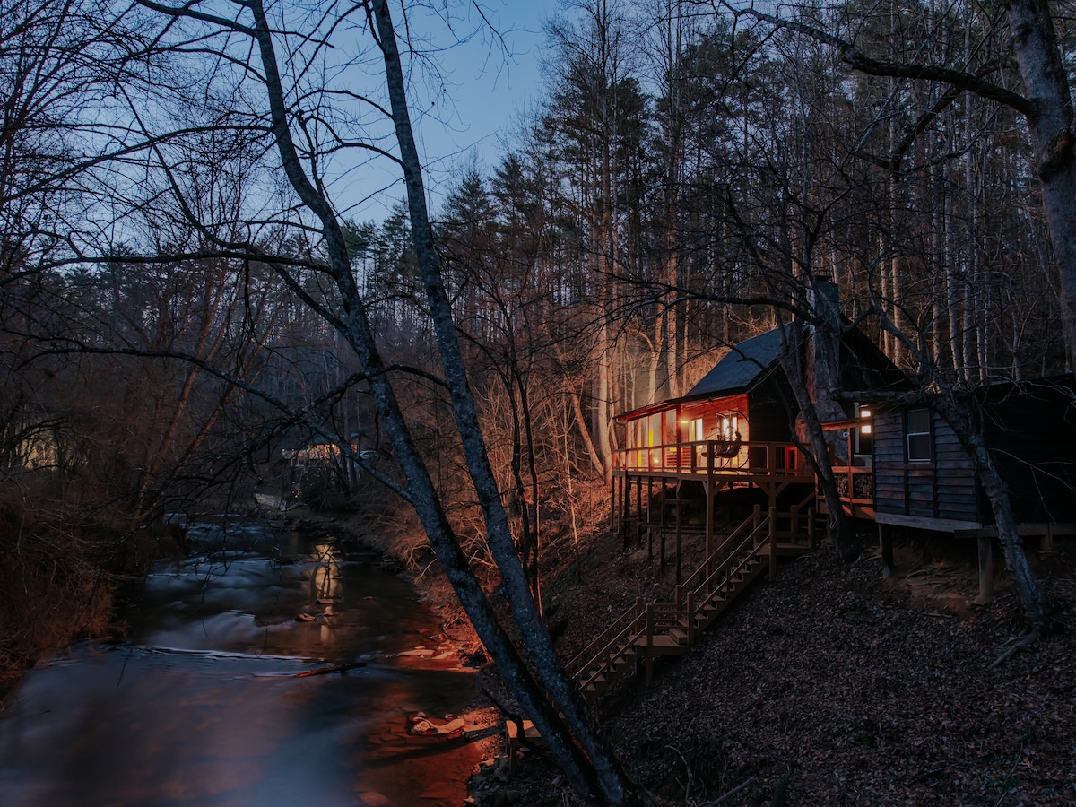 Hygge Hollow Cabin on Fightingtown Creek