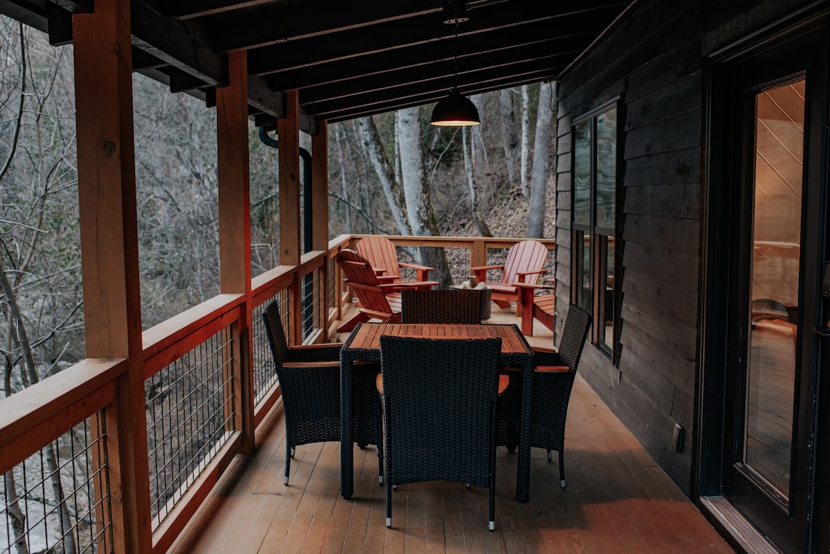 Hygge Hollow Cabin on Fightingtown Creek