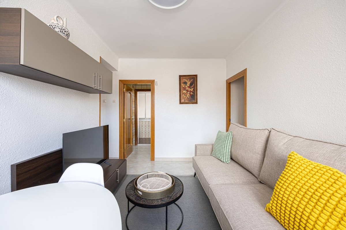 Cozy apt in Cornella 2 mins from the metro