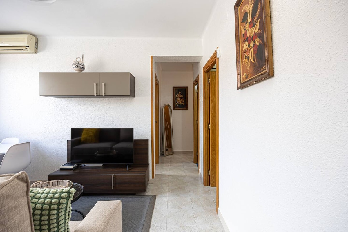 Cozy apt in Cornella 2 mins from the metro