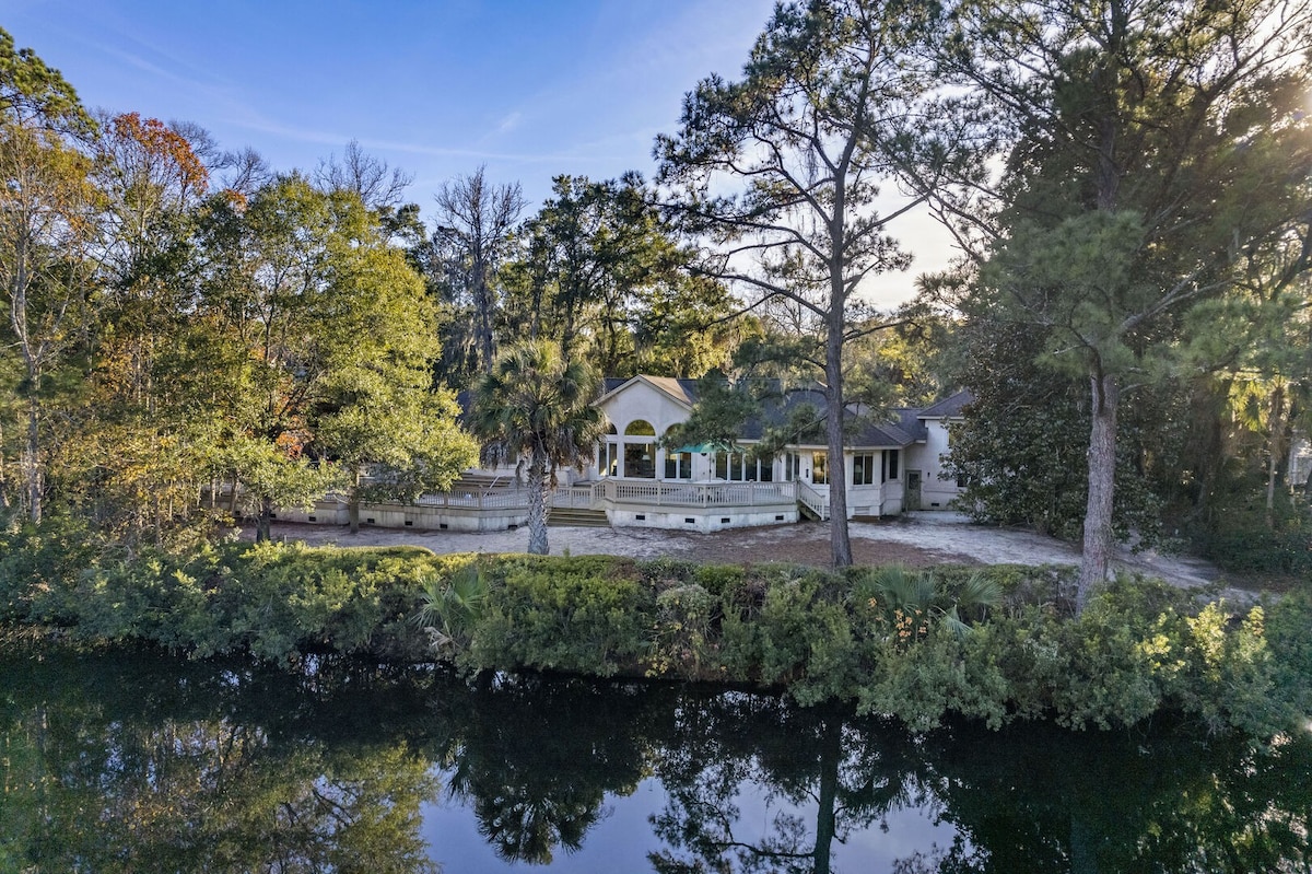 4 br Seabrook Home, Private Pool, Lake Views!