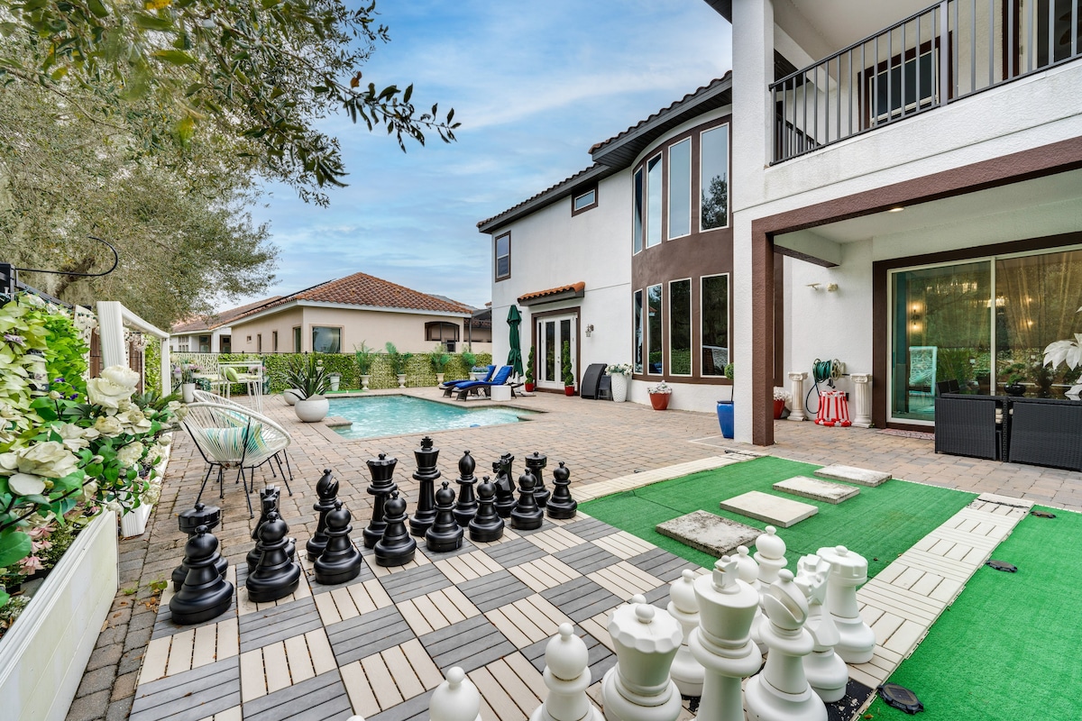 Chic Kissimmee Studio: Shared Patio, Pool, & Yard!