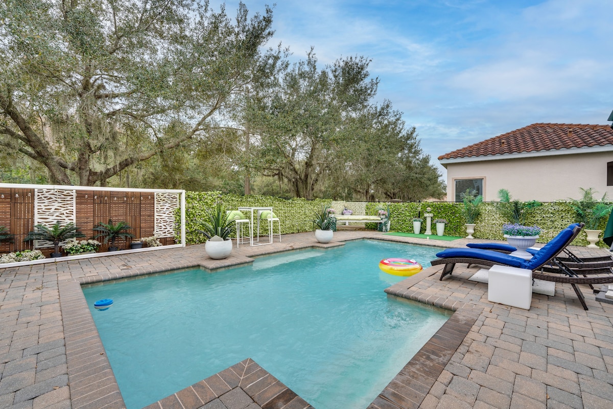 Chic Kissimmee Studio: Shared Patio, Pool, & Yard!