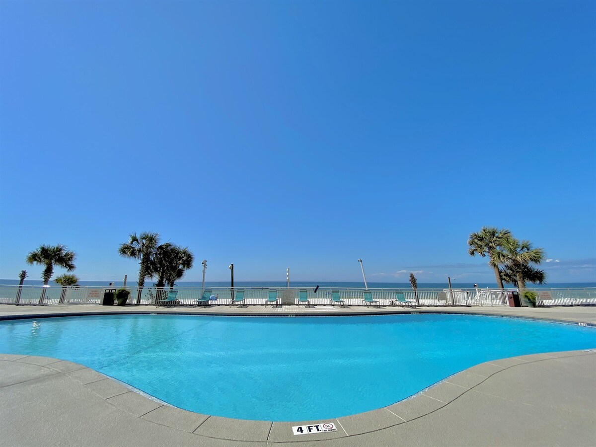 Beachfront Condo, Large Pool, Hot Tub, Large Balco