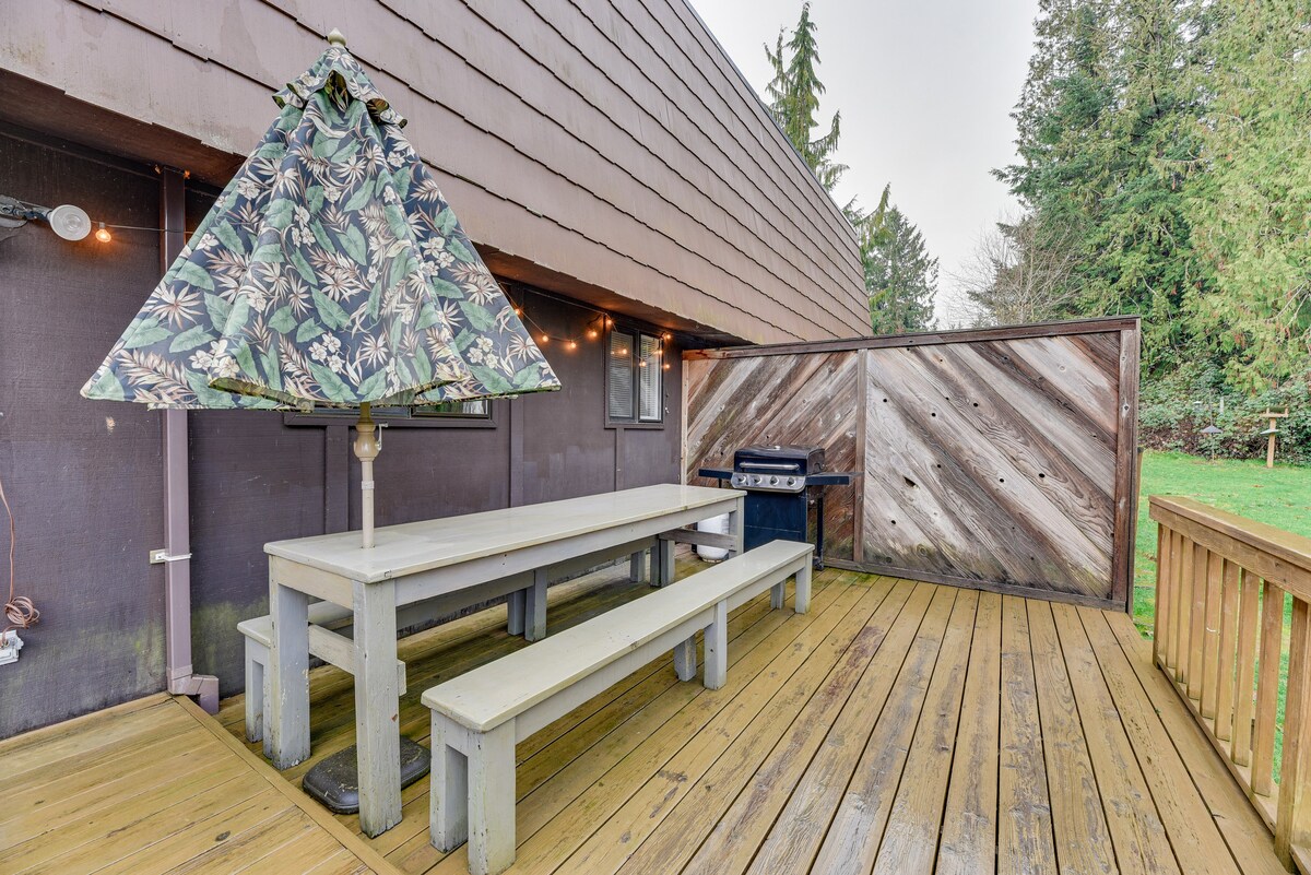Charming Chehalis Retreat w/ Outdoor Grill + Deck!