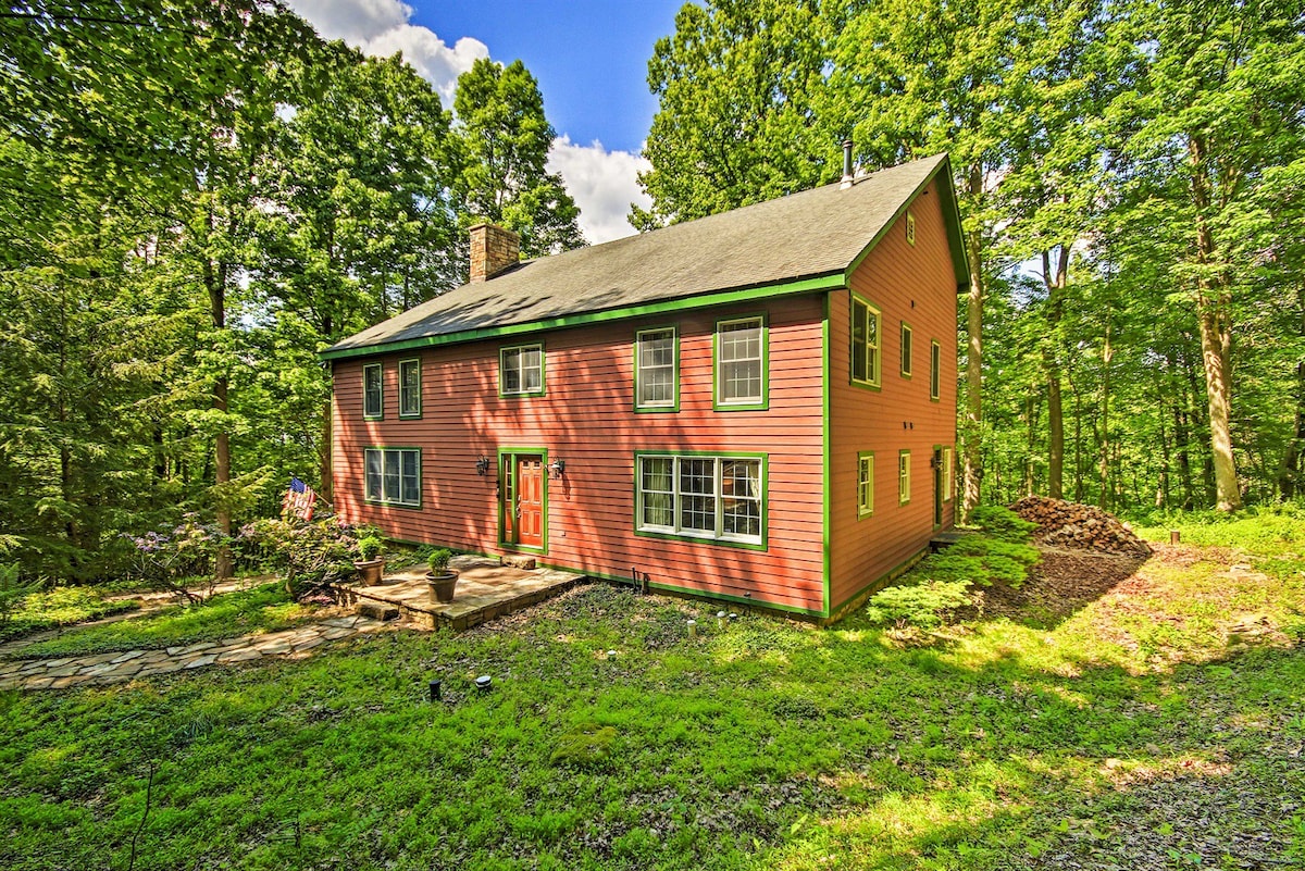 Bear's Eye View' - Mountain Retreat w/ Hot Tub!