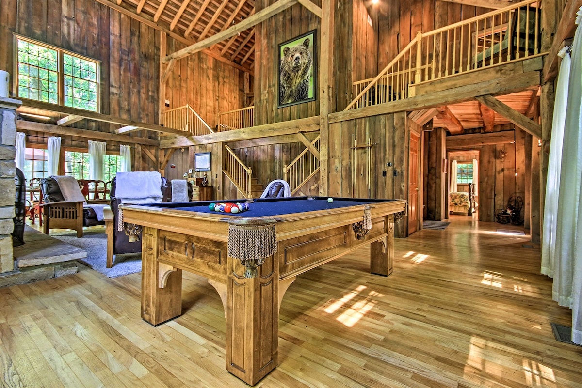 Bear's Eye View' - Mountain Retreat w/ Hot Tub!