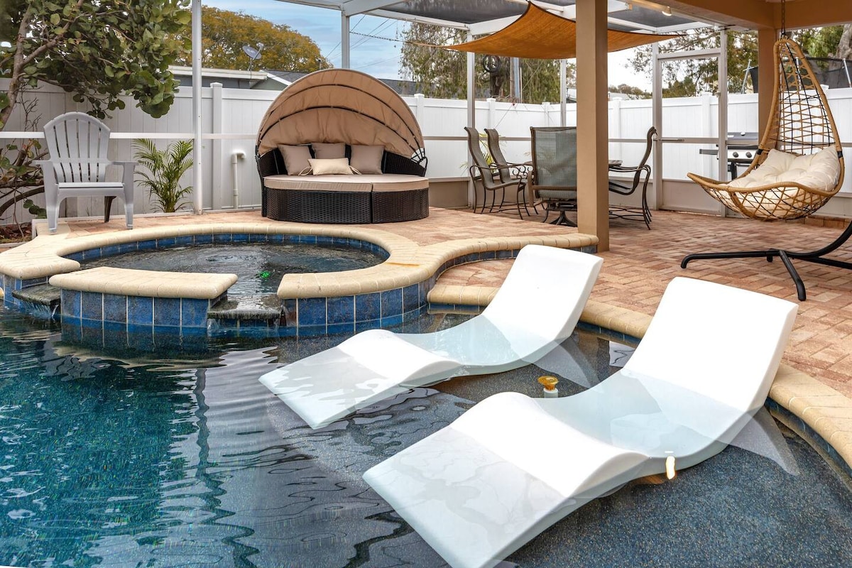 Clearwater Poolside Paradise 5br 2 bath sleeps 12