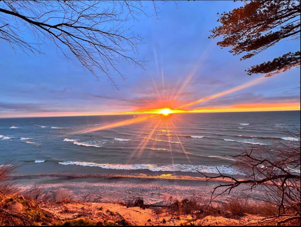 Edgewater: Hot Tub Overlooking Lake Michigan!