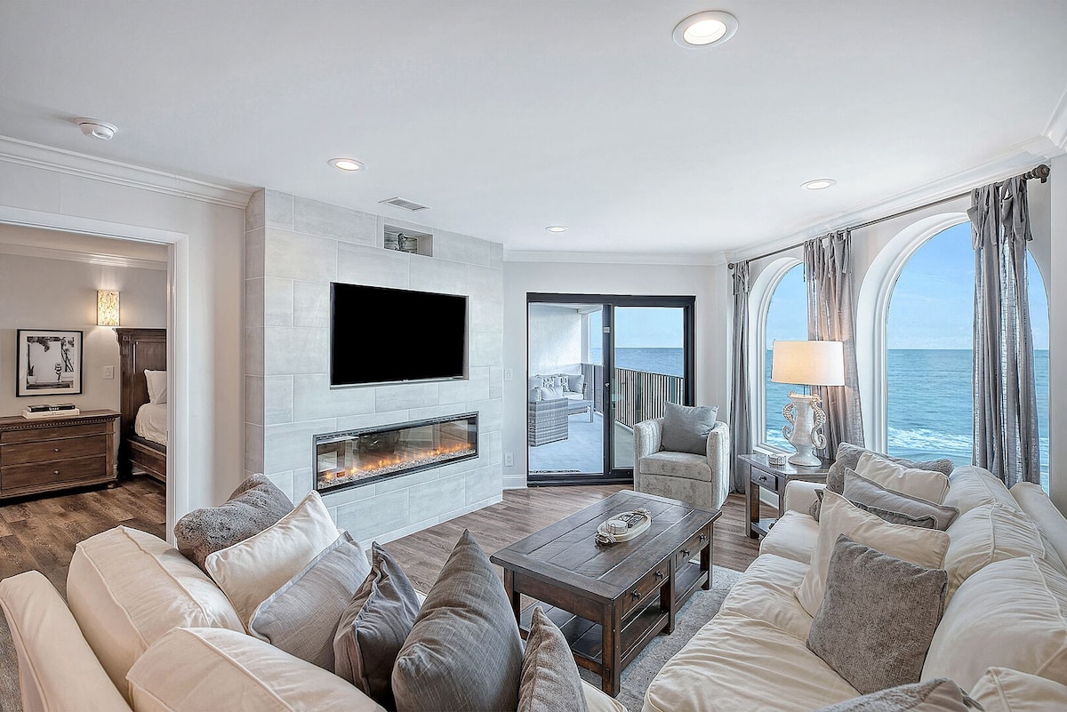 412 Seascape by AvantStay | Oceanfront + Balcony