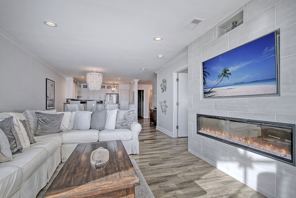 412 Seascape by AvantStay | Oceanfront + Balcony