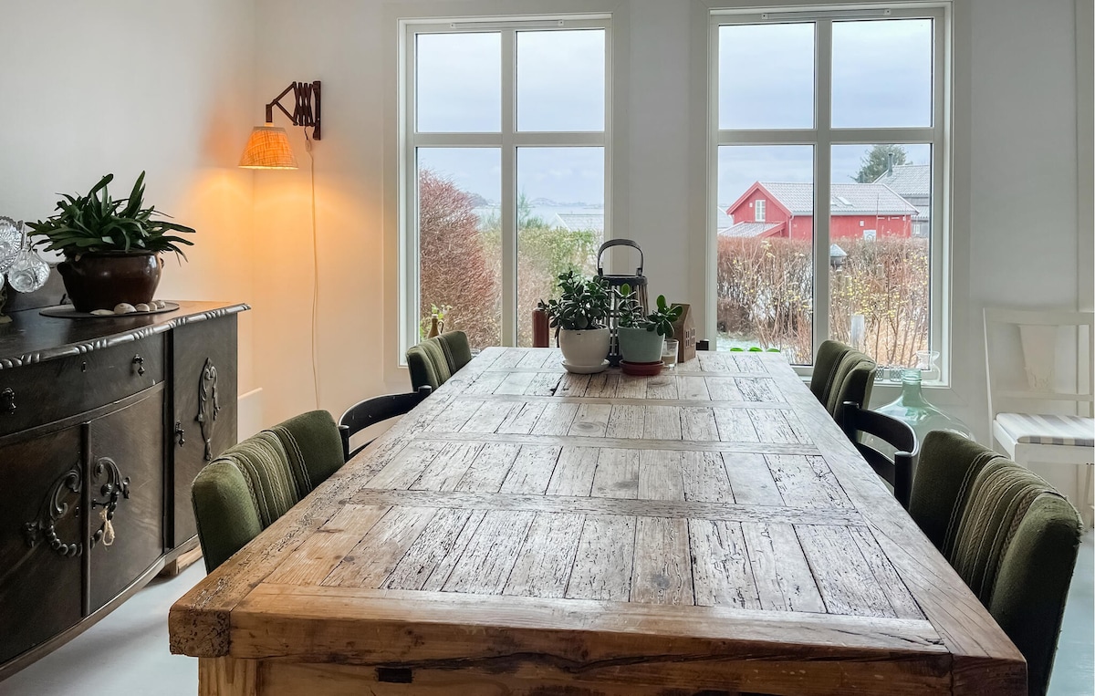 Beautiful home in Lindesnes with house sea view