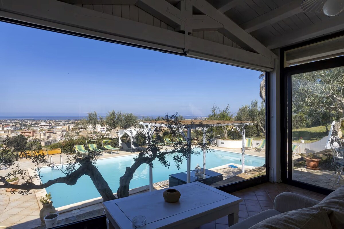 Villa retreat with mesmerizing sea view