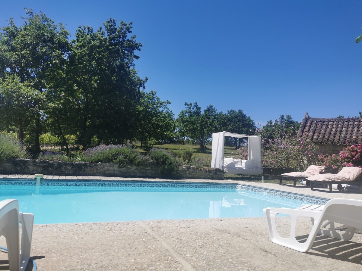 Gite de caractère, piscine et vue