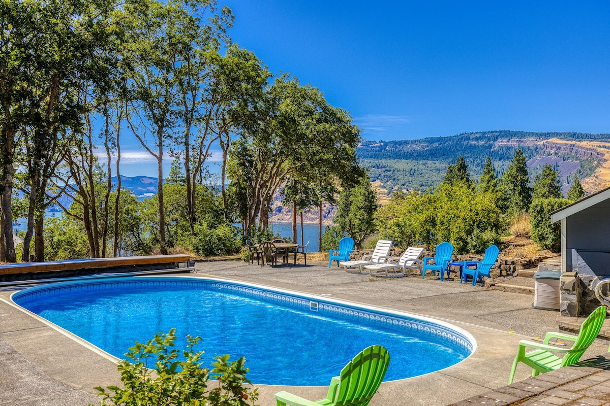 4BR dog-friendly with amazing view, pool, & deck