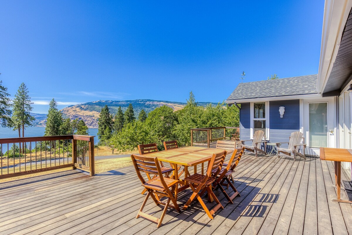 4BR dog-friendly with amazing view, pool, & deck