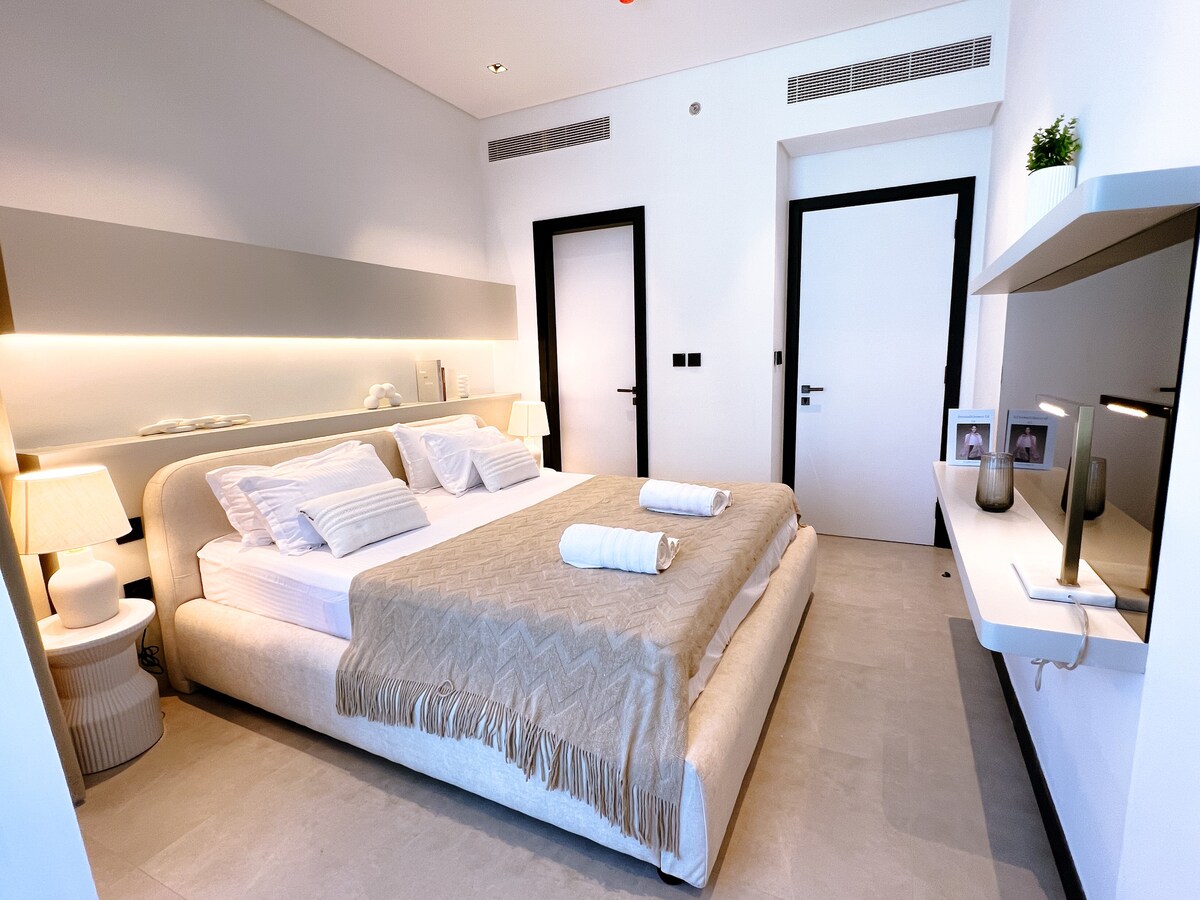 Luxury 2 Bedroom Apartment with Burj Khalifa View