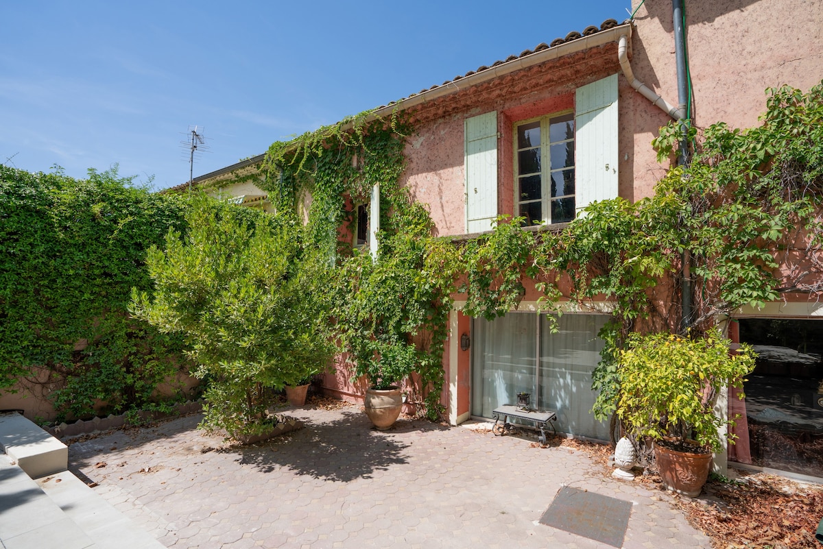 Maison Avec Piscine, Tennis, Sauna