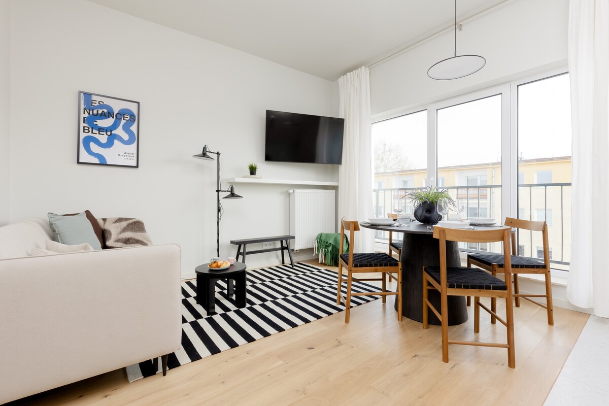 Bright Apartment | 2 Bedrooms | Warsaw