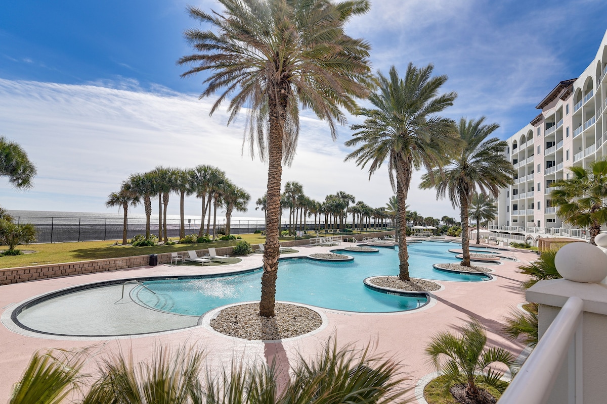 Beachfront Galveston Getaway w/ Resort Pool Access