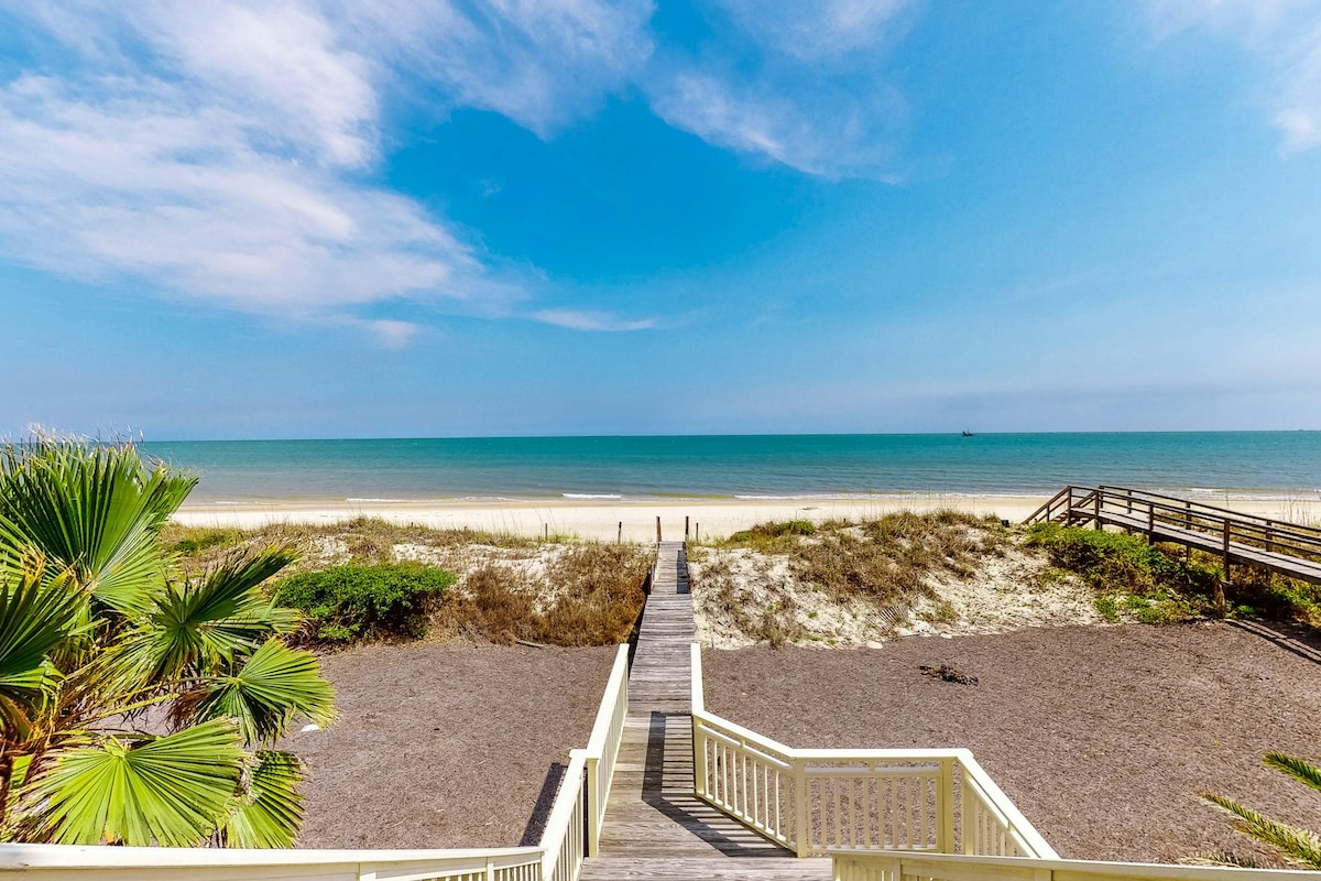 Gorgeous 5BR Oceanfront | Pool | Elevator