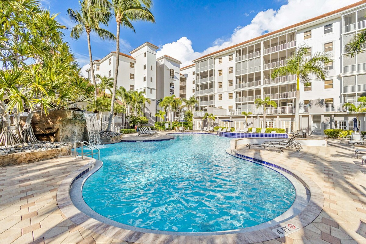 3BR pool view condo with hot tub, fitness room