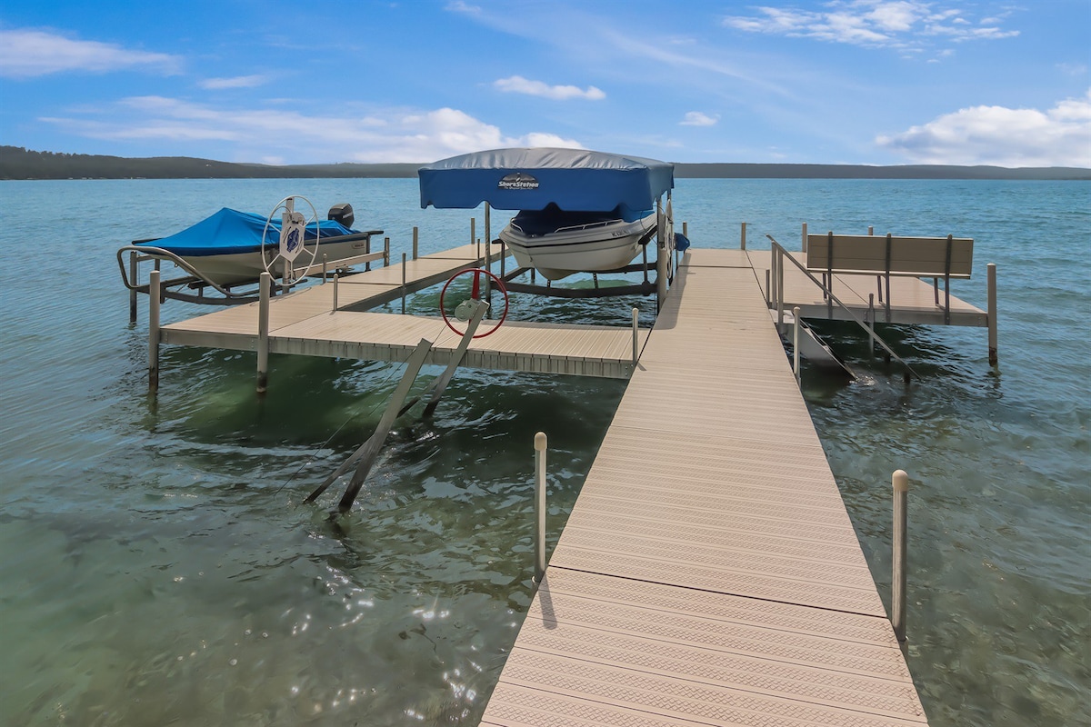 Birchway Breeze - Spacious 5BR Lakefront | Deck |