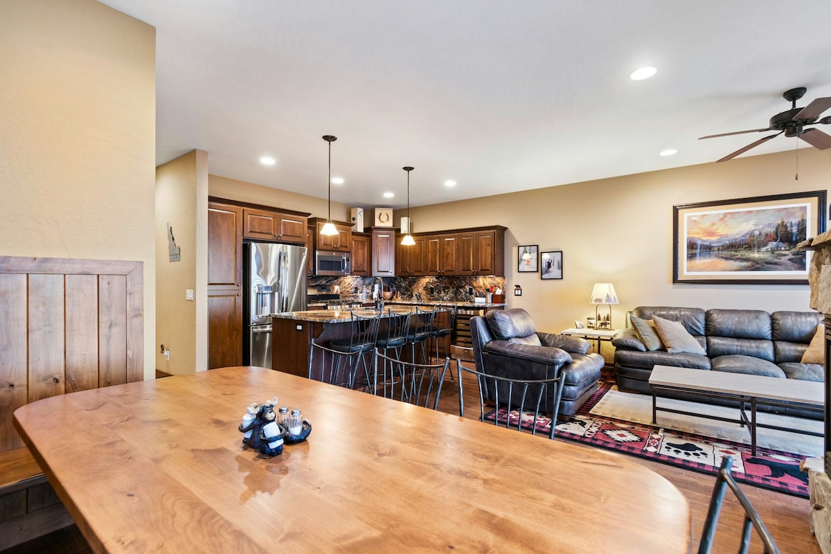 4BR Ski In/Out Lakeview Schweitzer Mountain