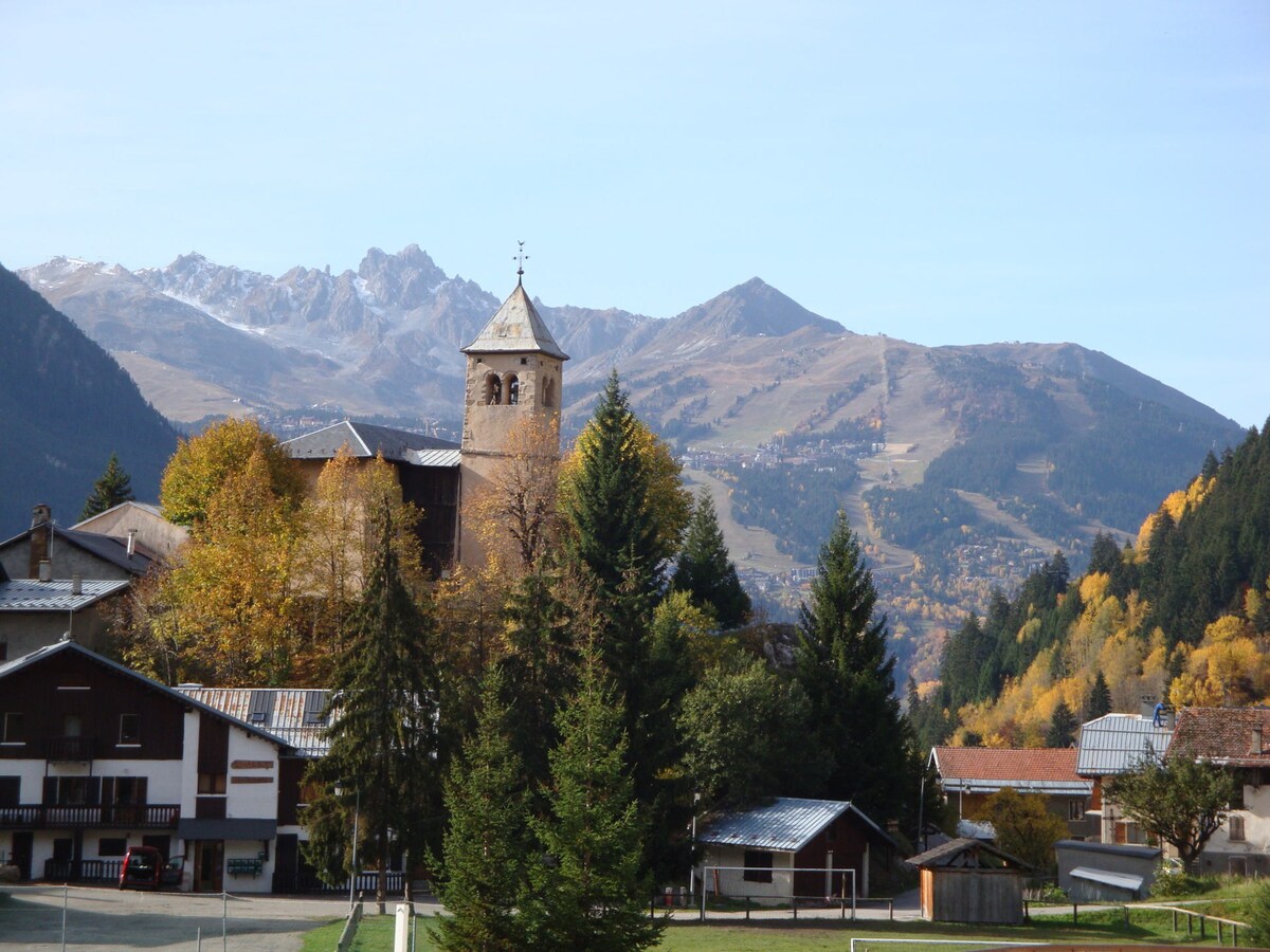 Au 2ème étage d'un chalet - Proche du centre