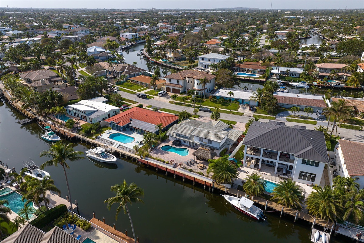 Lighthouse Home| Heated Pool | Dock | Dogs Welcome