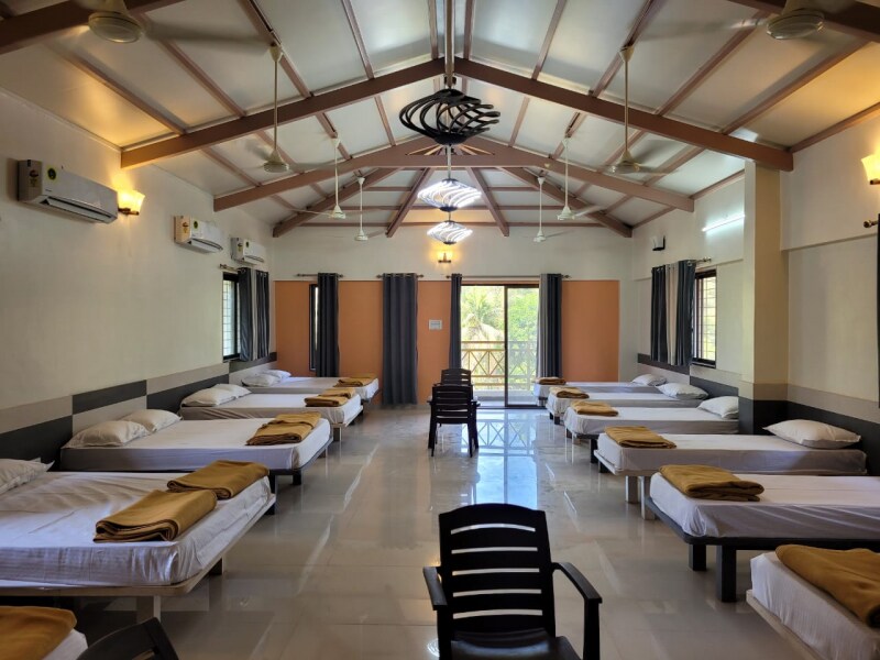 Dormitory Room with Breakfast at Dapoli