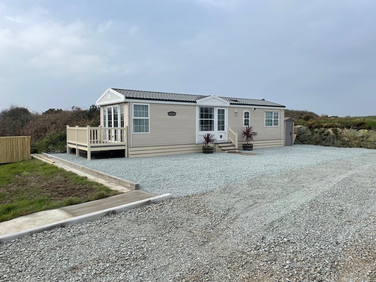 Captivating 2-Bed Static Caravan on Private land