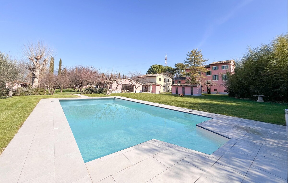 Nice home in Spoleto with outdoor swimming pool