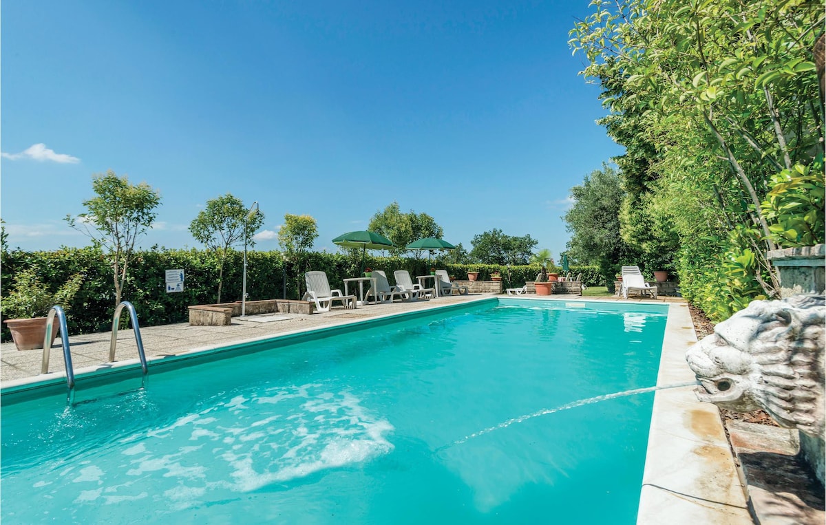 Gorgeous home with outdoor swimming pool