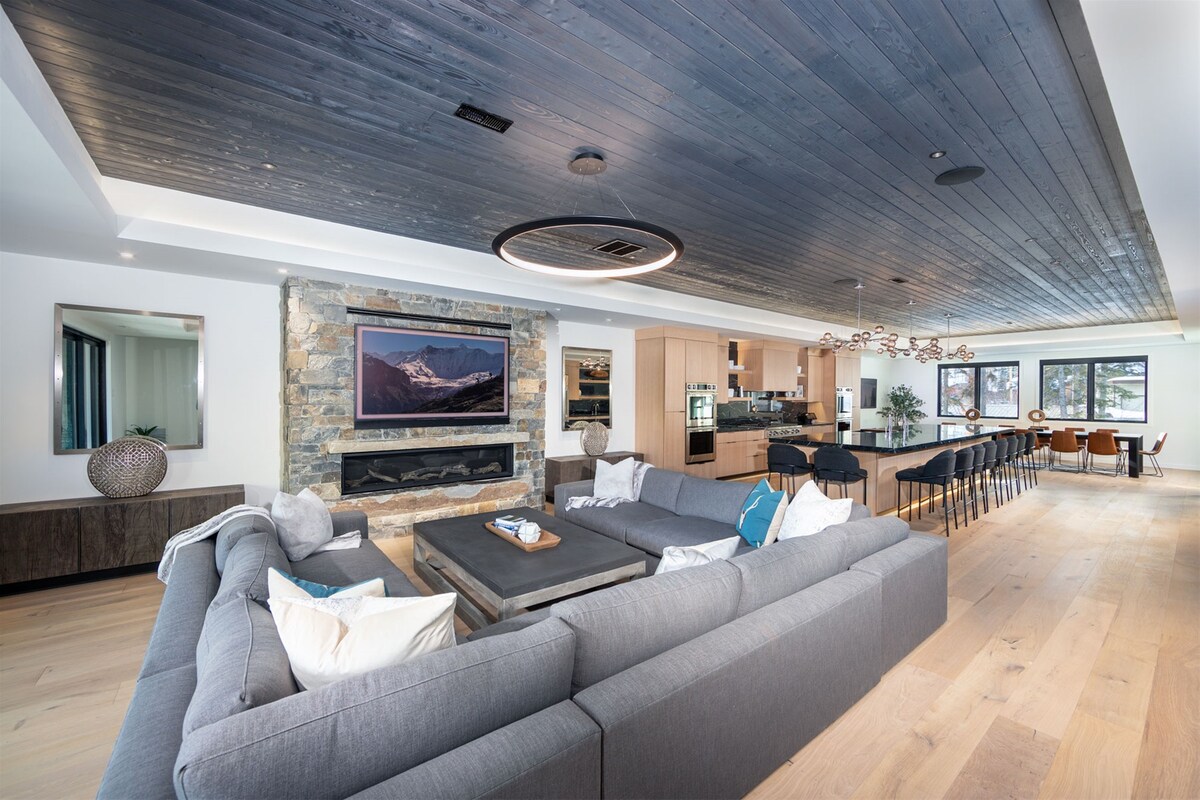 Newly Built `24 Luxury Ski Lodge featuring Game Ro