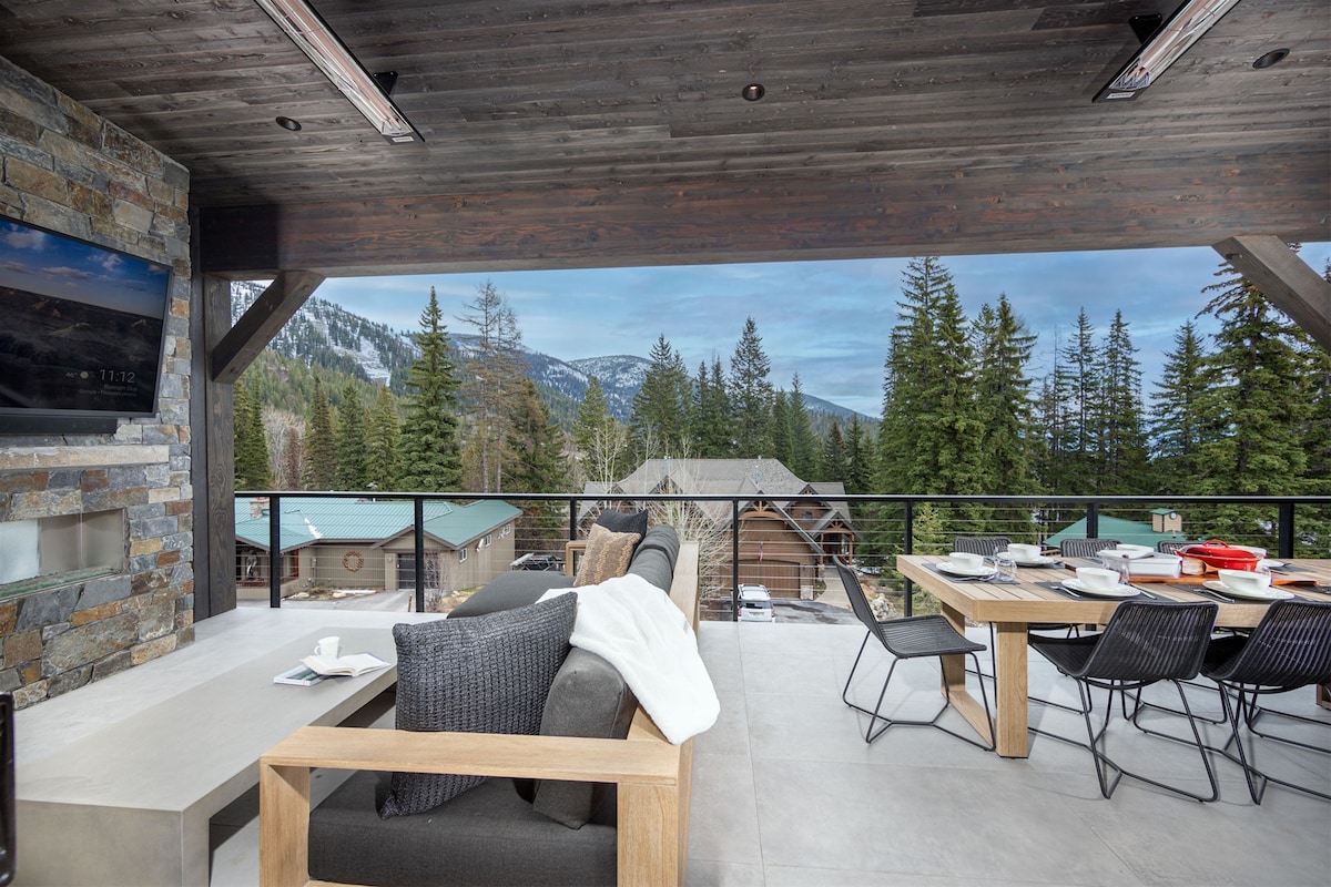 Newly Built `24 Luxury Ski Lodge featuring Game Ro